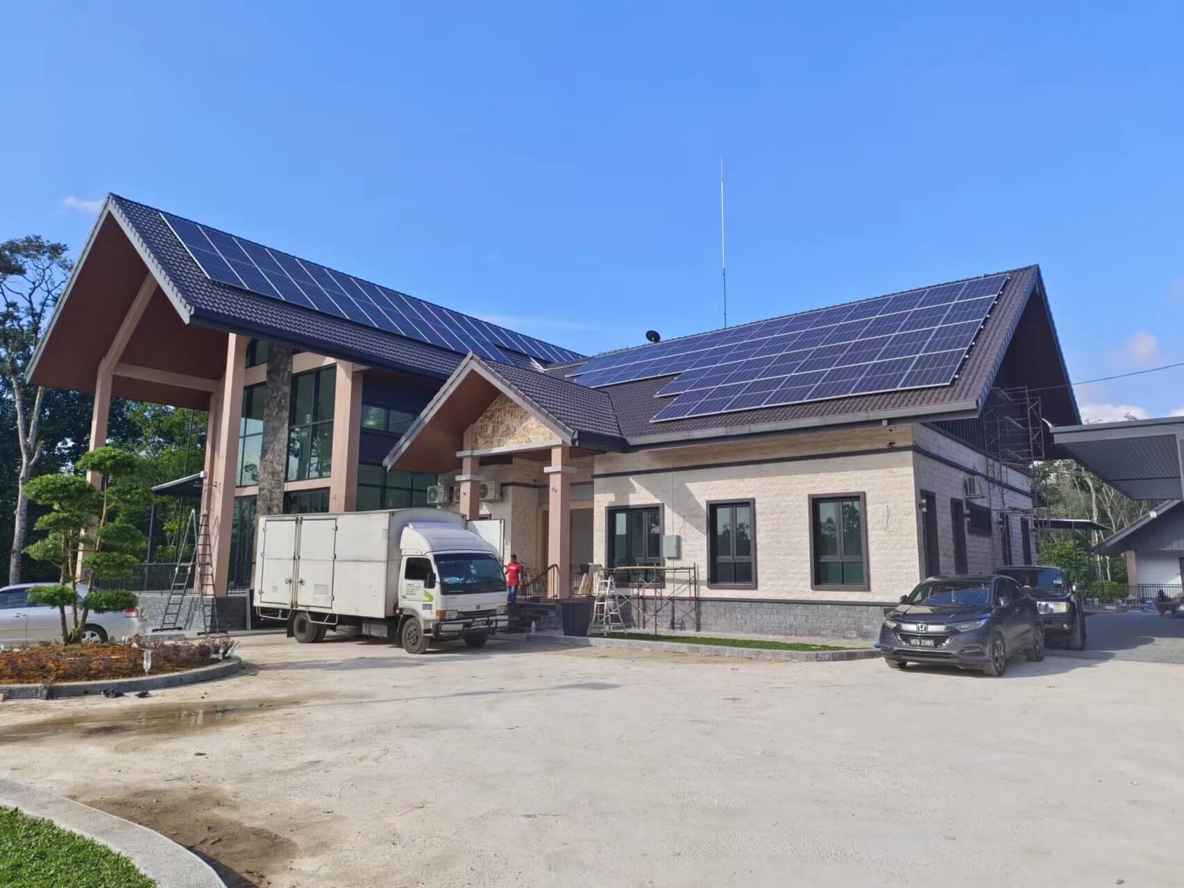 Selangor, Malaysia  85kWp PV System  3 x 20kW Hybrid Inverters (Parallel)  280kWh Battery (3.6kWh x 78pcs).jpg